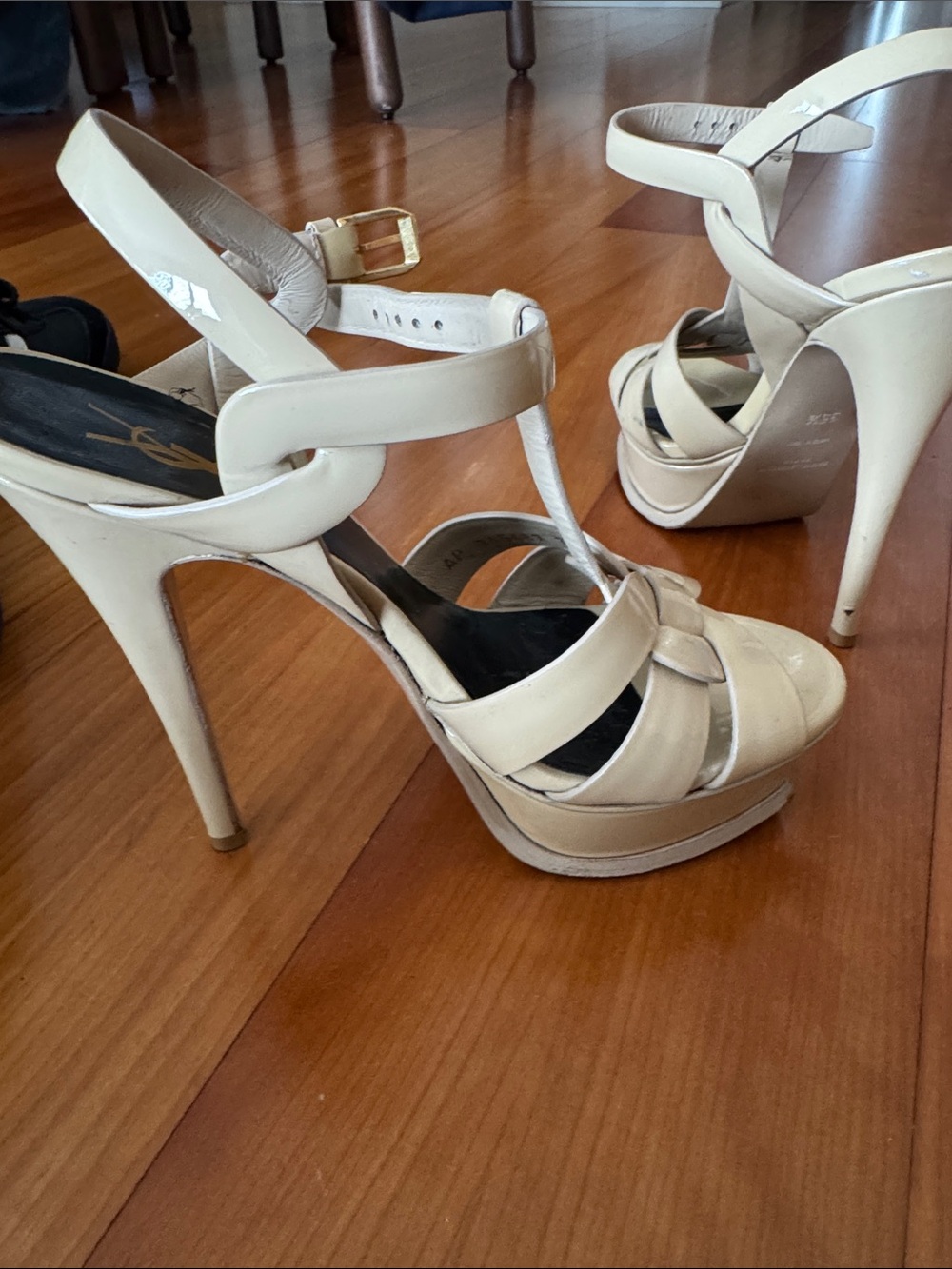Saint Laurent Cream Patent Knotted Slingback Heels - Picture 3 of 7